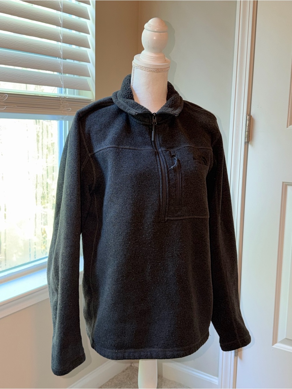 The North Face Men's Black Gordon 1/4 Zip-Up Fleece Pullover